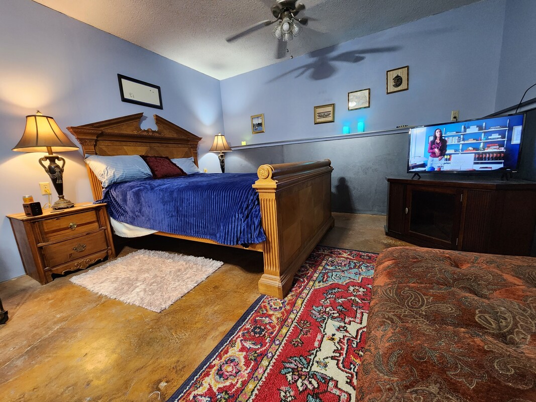  1 Queen Bed(Full Room)  -  Spa On Spruce   - Gallery -  1