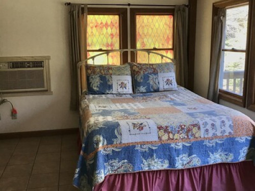 Stream View Room  - Gallery - 11