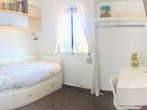 Private room + wifi + tv in vlc - Gallery - 9