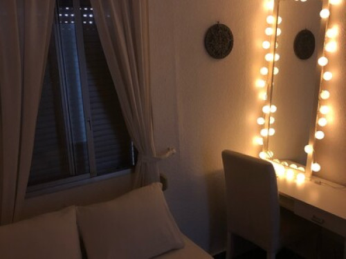 Private room + wifi + tv in vlc