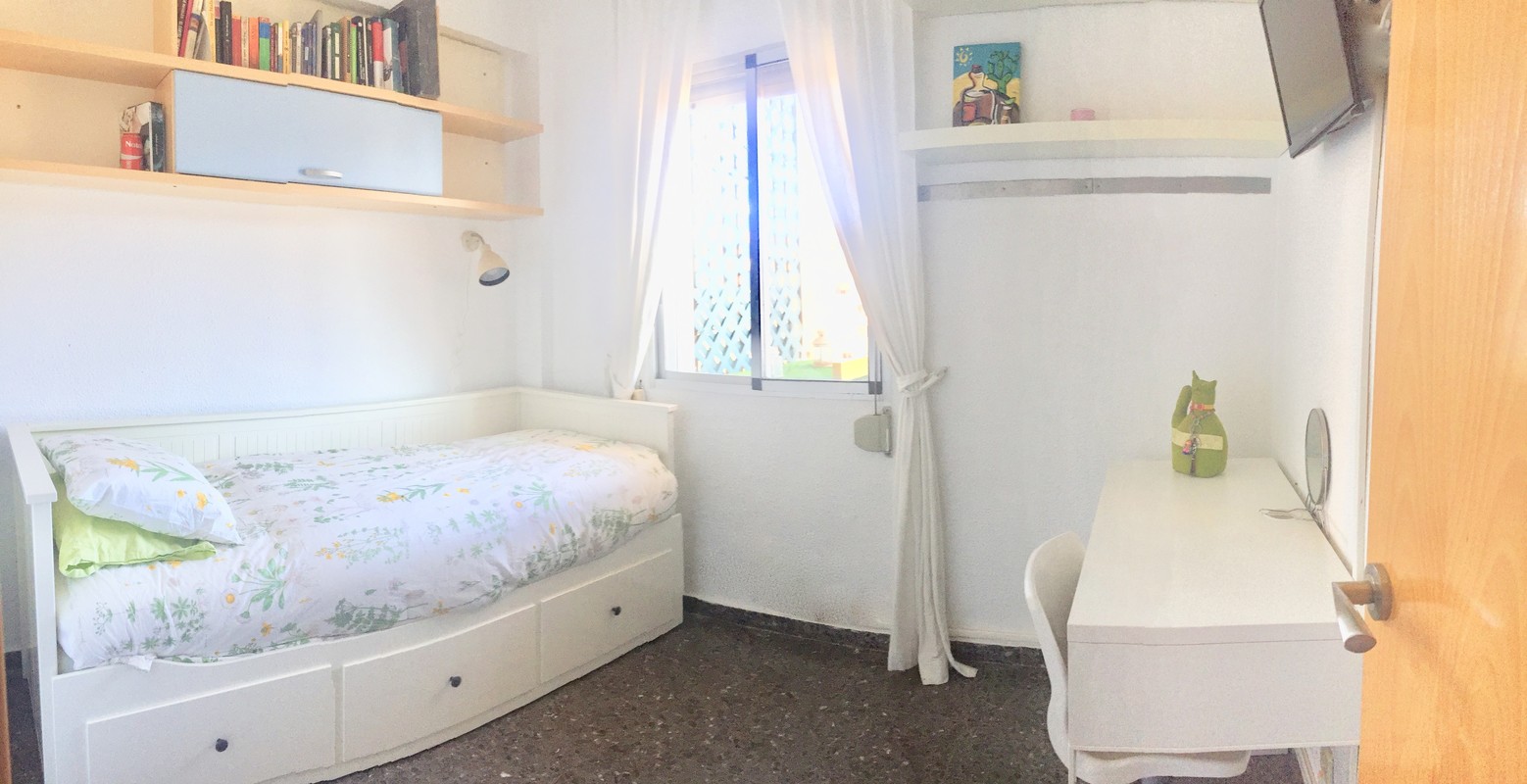 Room With An Extendable Bed, Desk And TV(Single Bed) - 1