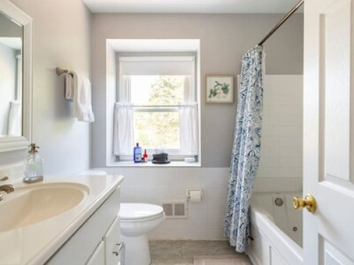 Quiet, clean suburban home