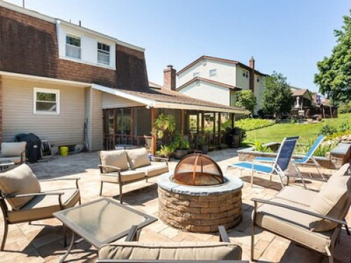 Quiet, clean suburban home