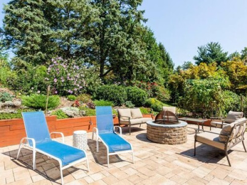 Quiet, clean suburban home