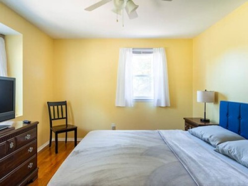 Quiet, clean suburban home