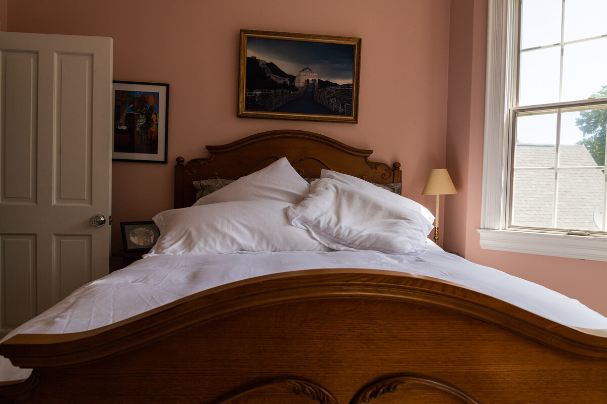  Freedom Queen Sized Bed (Full Room)  -  Exquisite Victorian   - Gallery -  1