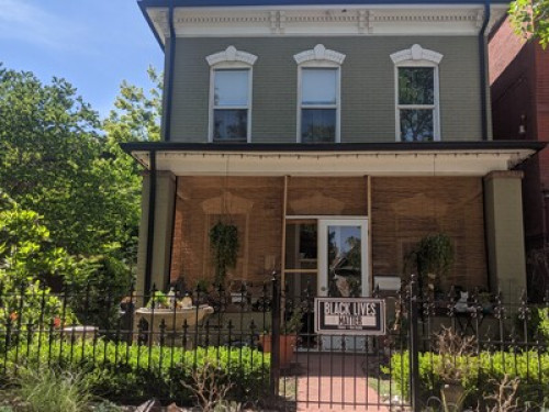 Downtown 1890s Charmer w/ bath