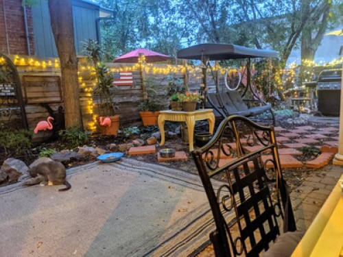 Downtown 1890s Charmer w/ bath