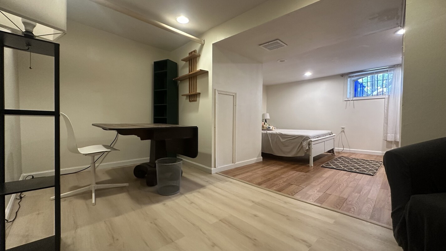 Basement With Office(Full Room) - Historic block, quiet room - Gallery - 1