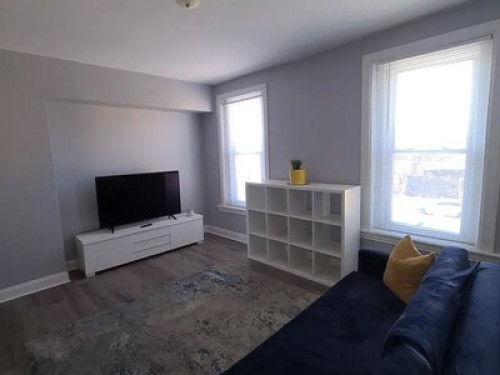 CHIC PHILLY URBAN OASIS  SUITE #2 