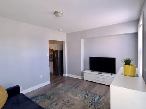 CHIC PHILLY URBAN OASIS  SUITE #2 