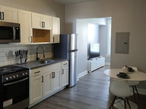 CHIC PHILLY URBAN OASIS  SUITE #2 