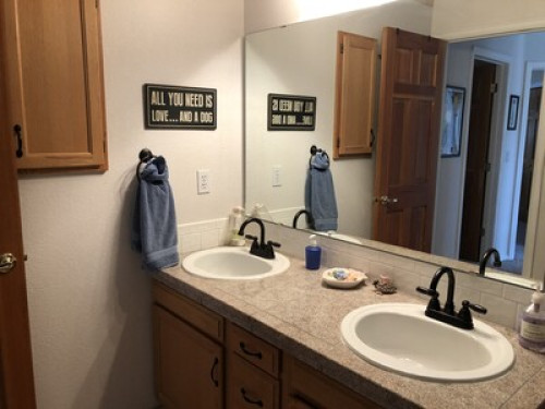 Queen bedroom + private bath 