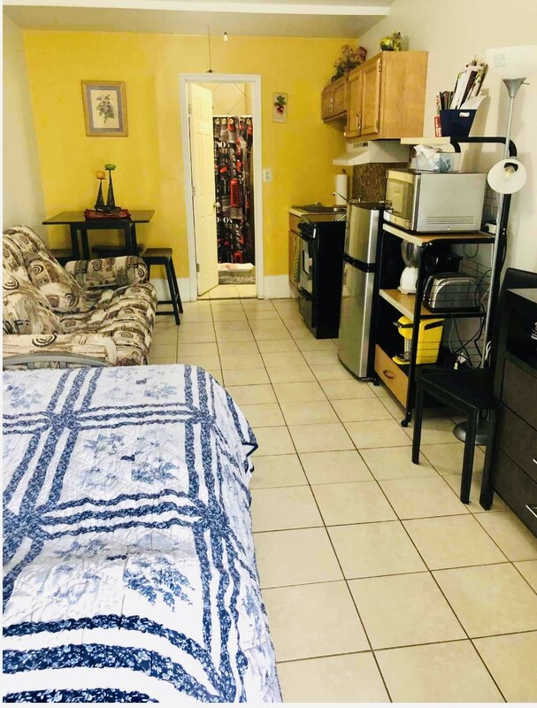 Private Studio Near Center Philadelphia (Full Room) - 1