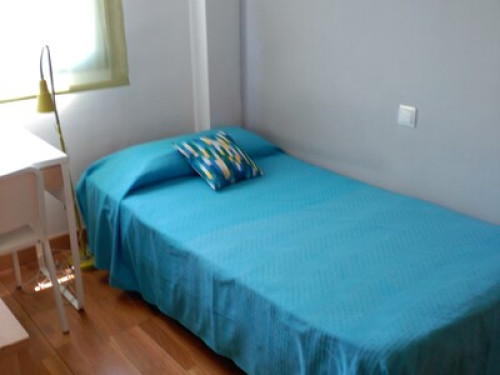 Bright room overlooking the garden - Gallery - 12