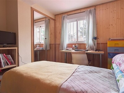 Rent a room in a house with garden