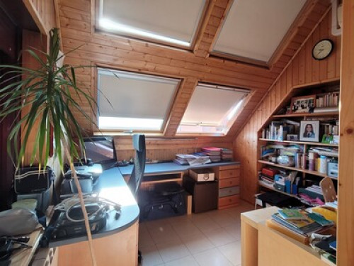 Habiación en duplex bien comunicado