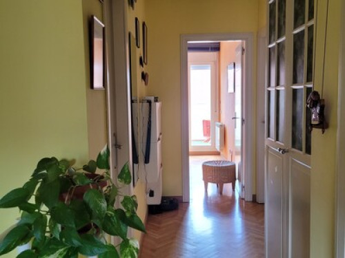 Habiación en duplex bien comunicado