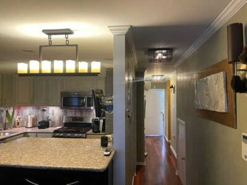 Spacious Master Room with Balcony - Gallery - 11