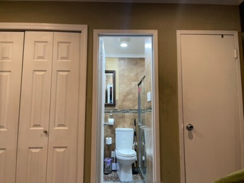 Spacious Master Room with Balcony - Gallery - 18