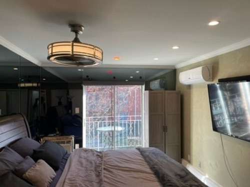 Spacious Master Room with Balcony - Gallery - 21