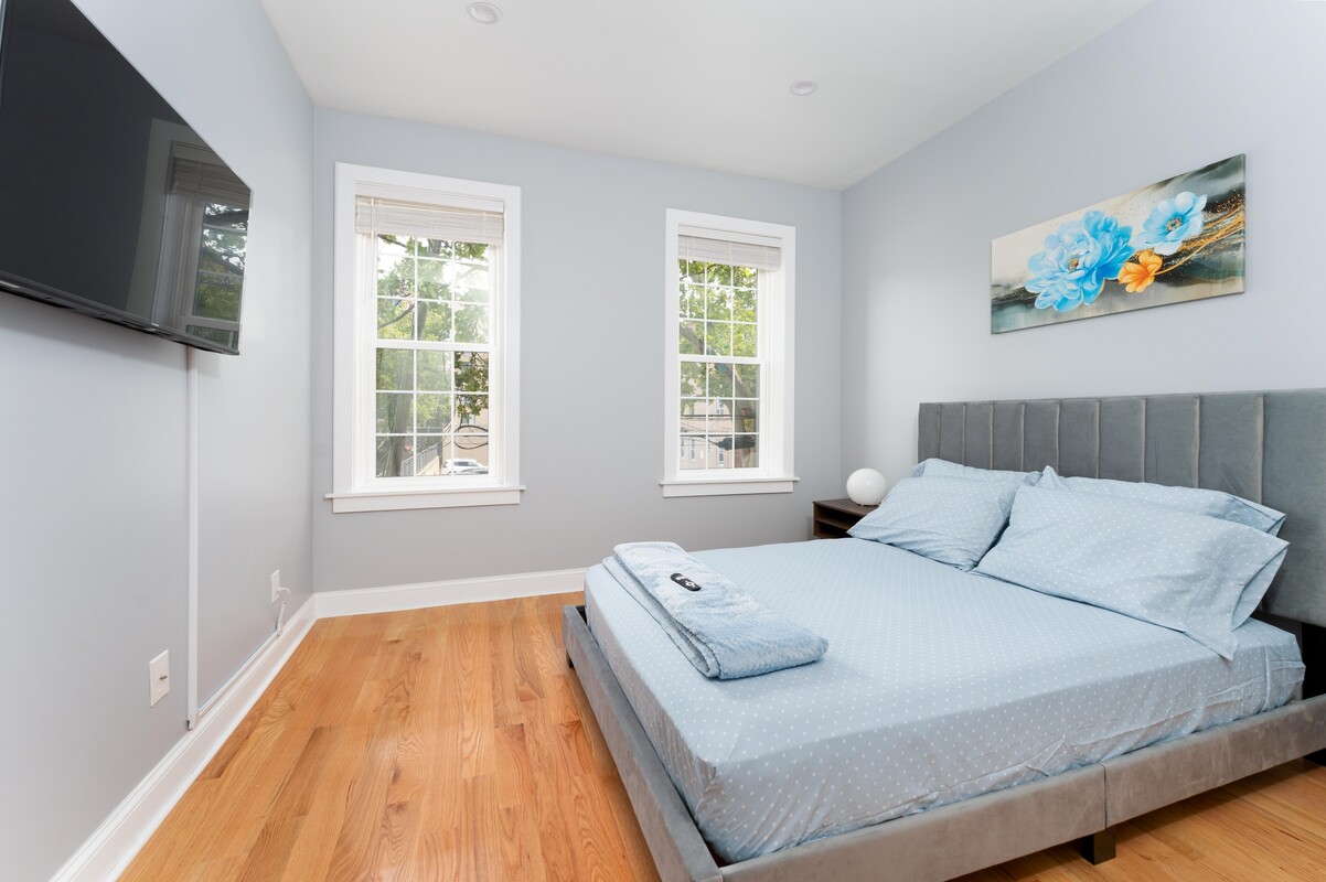 #2 Beautiful Bedroom With Queen Bed That Sleeps Two(Single Bed)  -  Cozy Stay Prospect Lefferts Gardens  - Gallery -  1