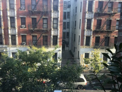NYC Home Away from Home  * FEMALES OR COUPLE ONLY* - Gallery - 15