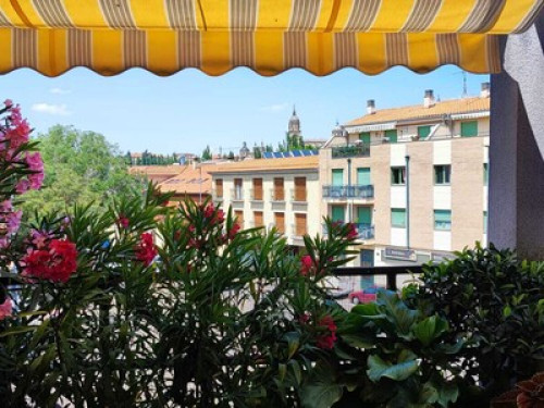 RENT ROOM IN CARING FAMILY