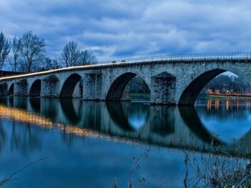 Casa de campo à beira rio
