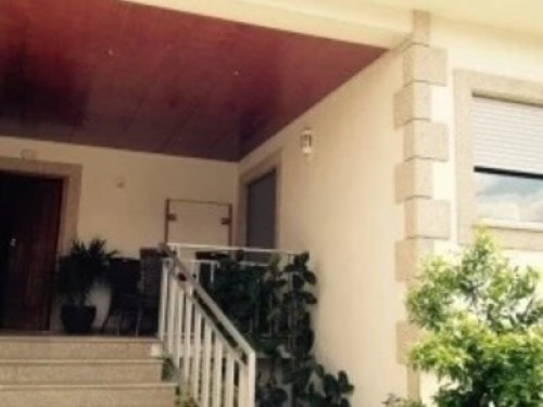 Casa de campo à beira rio