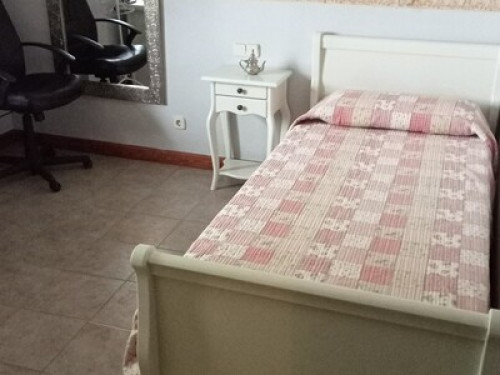 ROOM IN CHALET WITH SWIMING POOL
