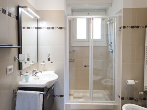 Double room + ensuite near Vatican