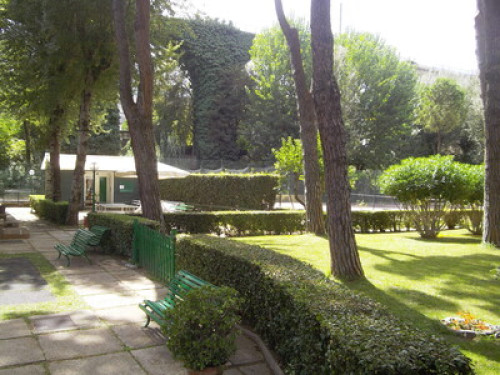 Double room + ensuite near Vatican