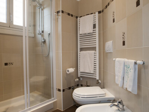 Double room + ensuite near Vatican