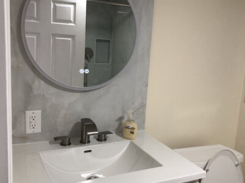 Here's a clean and peaceful room.