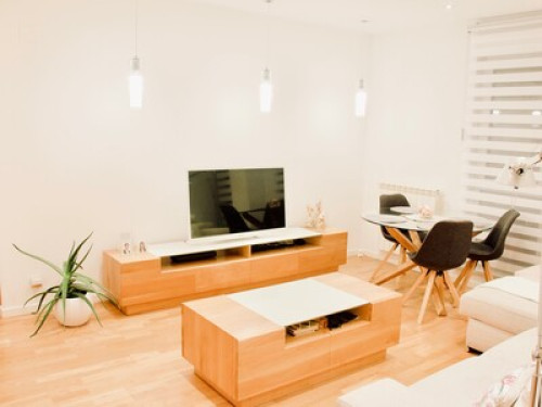 Stay with us! Females only