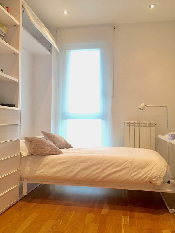  West Room(Full Room)  -  Stay with us! Females only  - Gallery -  1