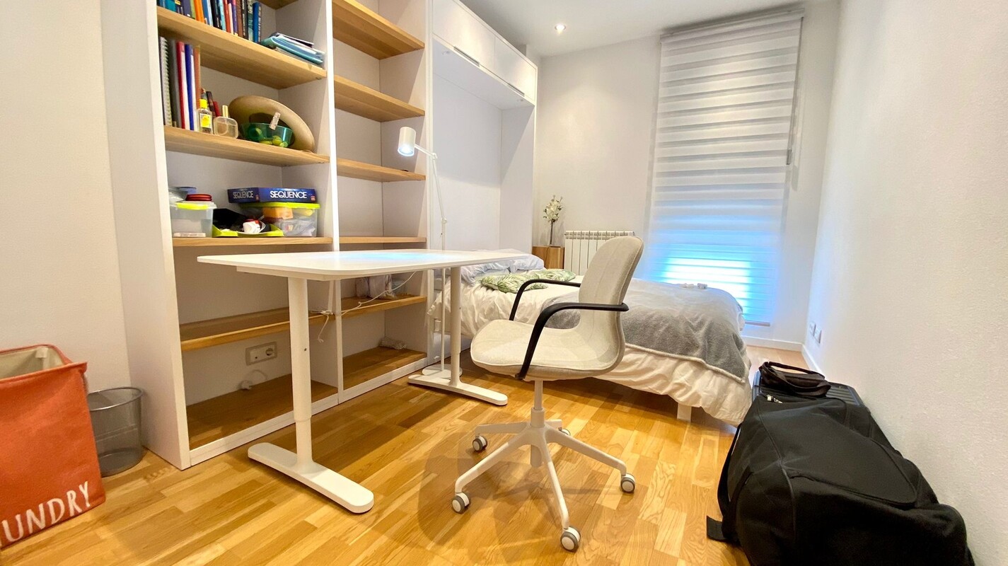  East Room(Full Room)  -  Stay with us! Females only  - Gallery -  1