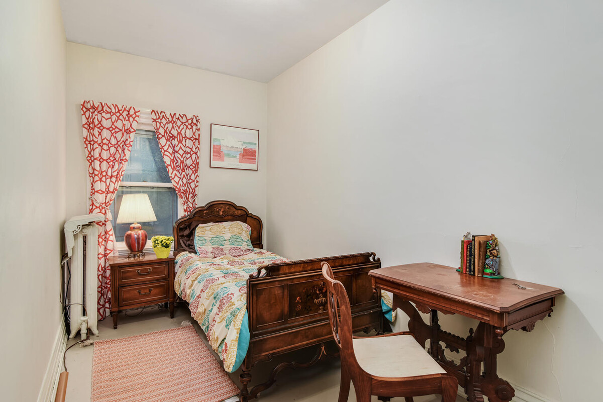 Private Room In House (Full Room) - Discover Detroit with us! - Gallery - 1