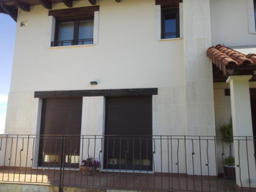 Family of 4 near Leon