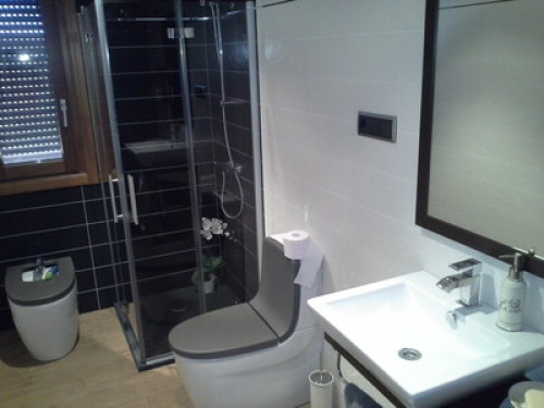 Family of 4 near Leon