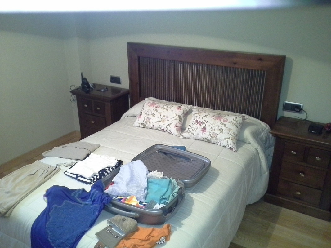  Guests(Single Bed)  -  Family of 4 near Leon  - Gallery -  1
