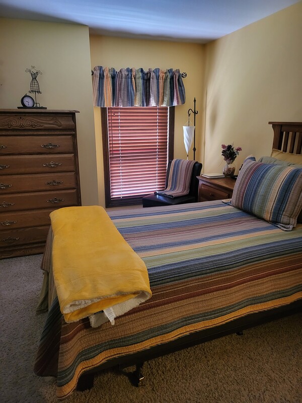 Bedroom And Adjacent Office(Full Room) - 1
