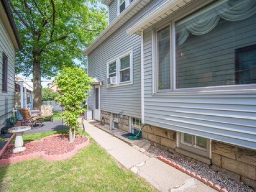 Awesome Upper Duplex in Bay View   - Gallery -  5