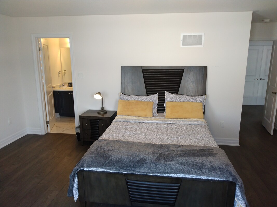  Ensuite Bedroom(Single Bed)  -  Beautiful Executive Ensuite bedroom  - Gallery -  1