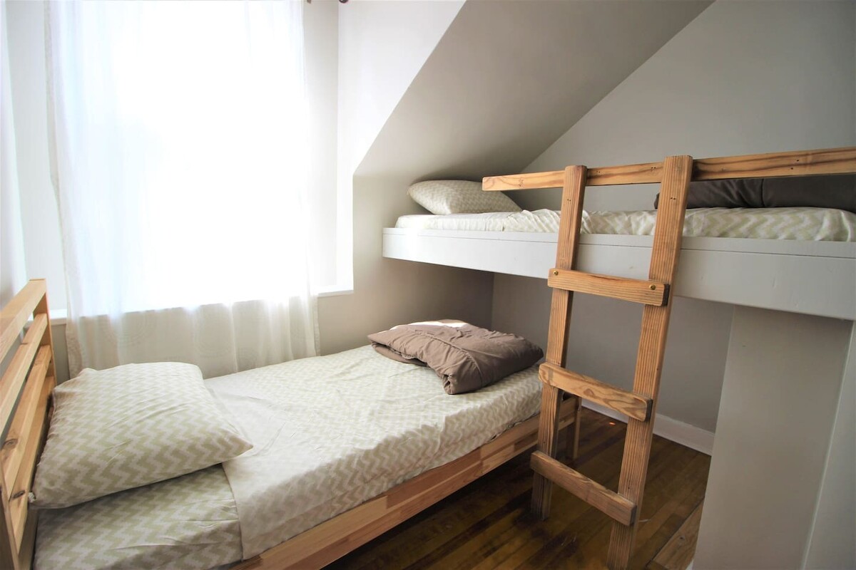  Second Floor Front Window(Full Room)  -  Maison Doucet  - Gallery -  1