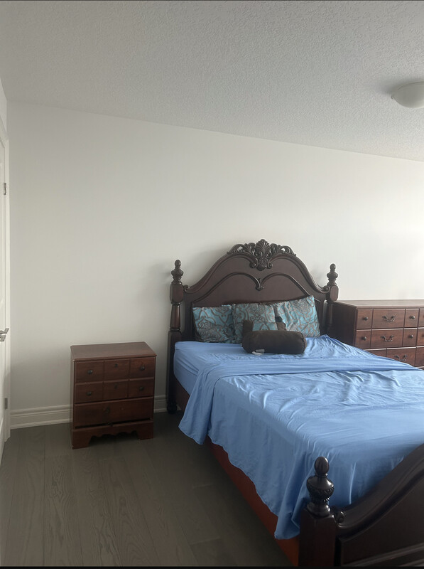  Room 1(Full Room)  -  Luxury bedroom unit in Ancaster  - Gallery -  1