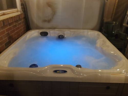 Private room, private hottub cinema
