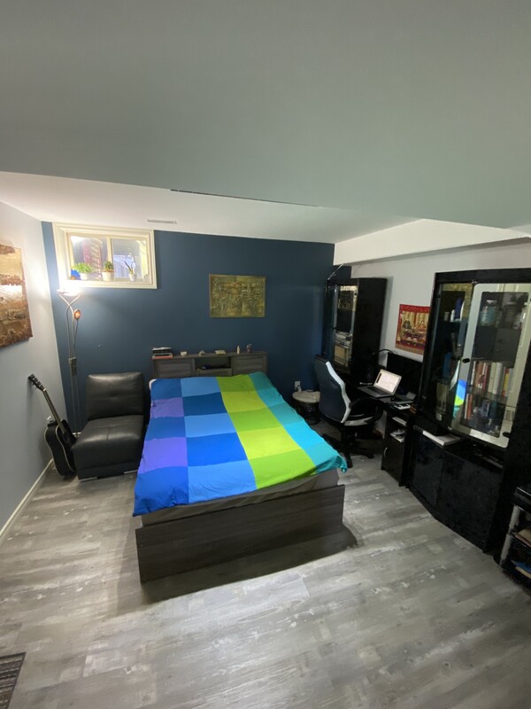 1 Large Basement Room(Full Room) - 1