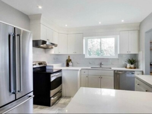 Lovely home close to go train.